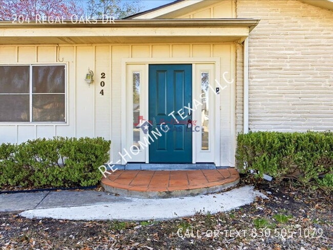 204 Regal Oaks Dr in Live Oak, TX - Building Photo - Building Photo