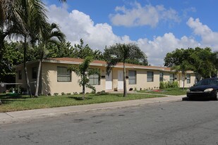 2001-2007 A E Isaacs Ave in West Palm Beach, FL - Building Photo