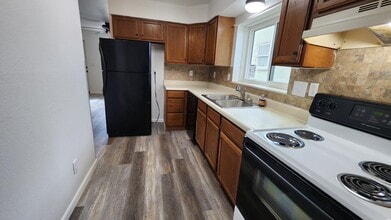 102 N 9th St, Unit B in Lamar, CO - Foto de edificio - Building Photo