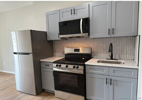 61 Field St in Waterbury, CT - Building Photo