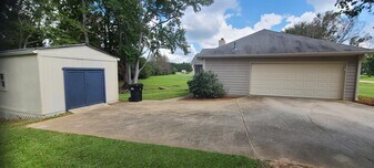 106 Overlook Dr in Mcdonough, GA - Building Photo