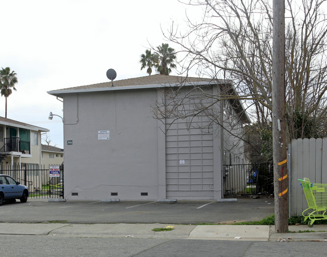 3904 42nd Ave in Sacramento, CA - Foto de edificio - Building Photo