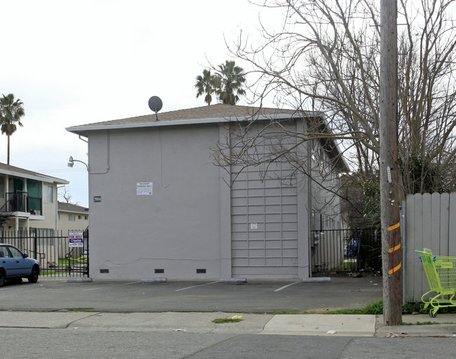 3904 42nd Ave in Sacramento, CA - Building Photo - Building Photo