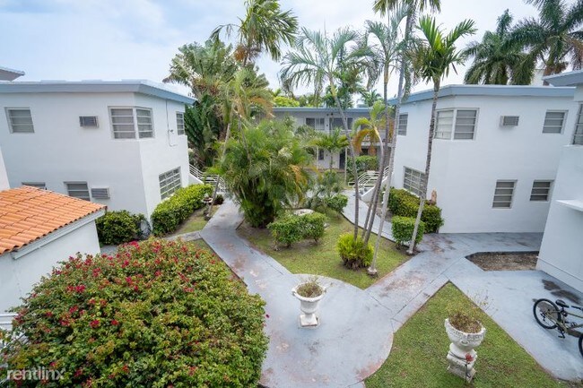 8315 Byron Ave in Miami Beach, FL - Building Photo - Building Photo