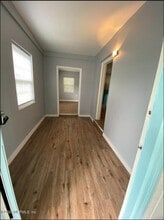 9827 Elaine Rd in Jacksonville, FL - Building Photo - Building Photo