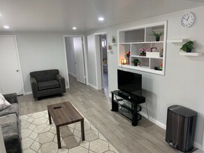 214 Sand Creek Rd in Albany, NY - Building Photo - Building Photo