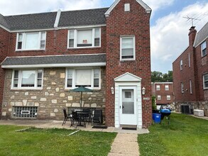 1235 Fuller St, Unit 2 fl in Philadelphia, PA - Building Photo - Building Photo