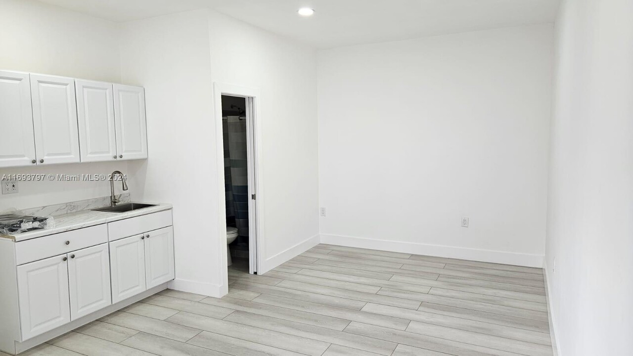 11113 SW 156th Ct-Unit -0 in Miami, FL - Building Photo
