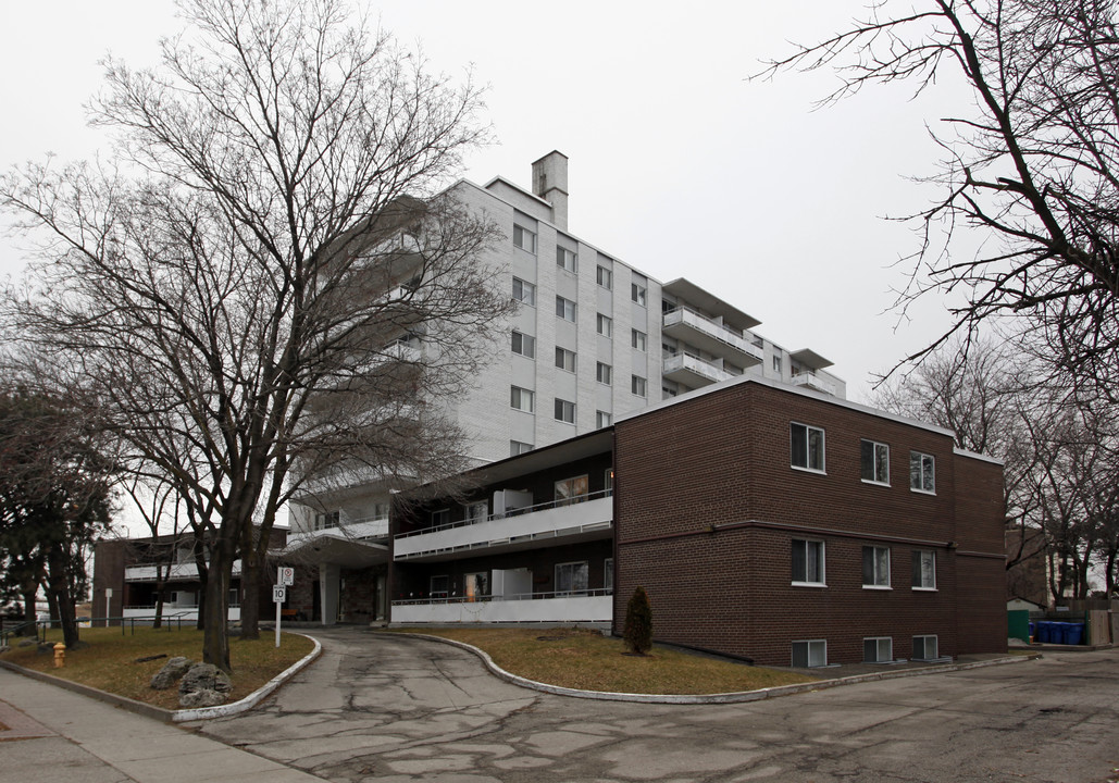 Alderwood Towers Apt Ltd in Toronto, ON - Building Photo