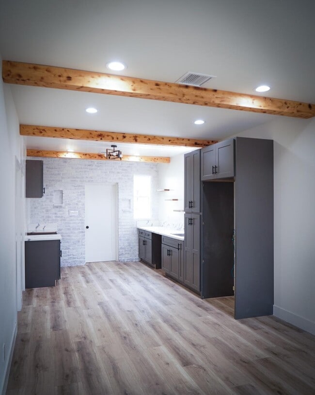 156 S Pecan St in Los Angeles, CA - Foto de edificio - Building Photo