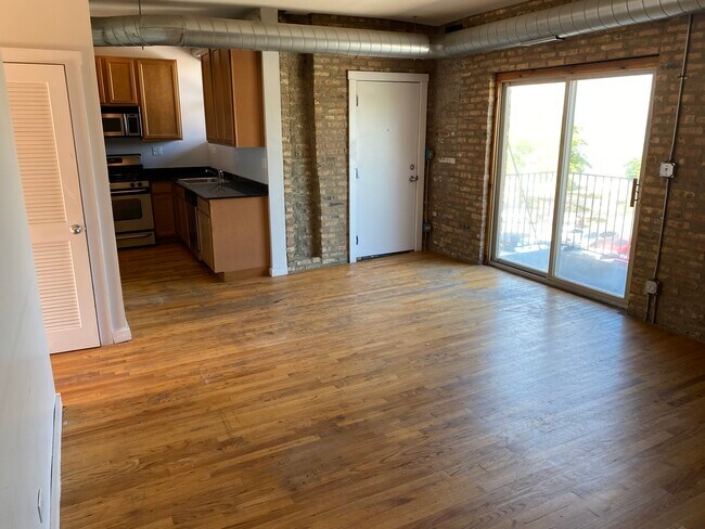 1223 W Greenleaf Ave, Unit #3N in Chicago, IL - Building Photo - Building Photo