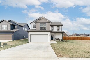 1106 Eagle's View Dr in Clarksville, TN - Building Photo