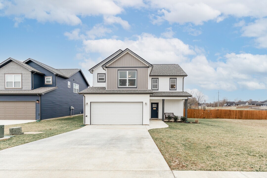 1106 Eagle's View Dr in Clarksville, TN - Building Photo