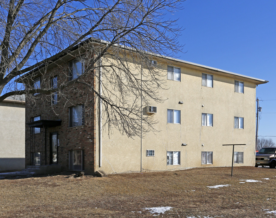 1517 Elrose Ct in South St. Paul, MN - Foto de edificio