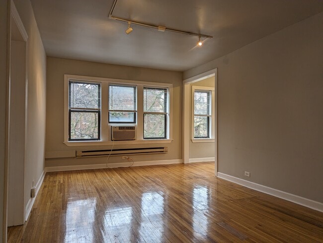 3731 N Pine Grove Ave, Unit 3728-E1