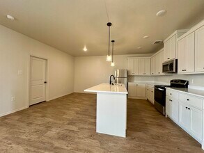 7027 40th St in Lubbock, TX - Foto de edificio - Building Photo