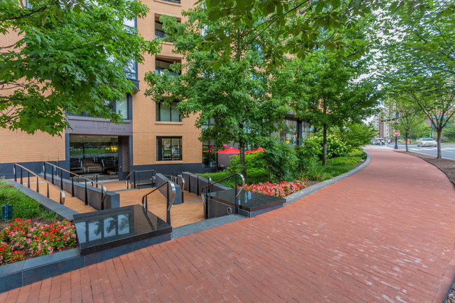 1010 Massachusetts Ave NW-Unit -#311 in Washington, DC - Foto de edificio - Building Photo