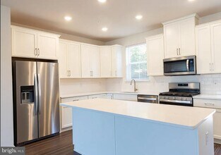 71 Four Leaf Dr in Downingtown, PA - Building Photo - Building Photo