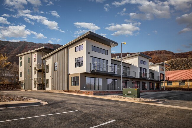 443 Kane Creek Blvd, Unit B214 in Moab, UT - Building Photo - Building Photo