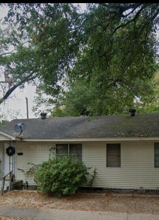 property at 305 S 3rd St