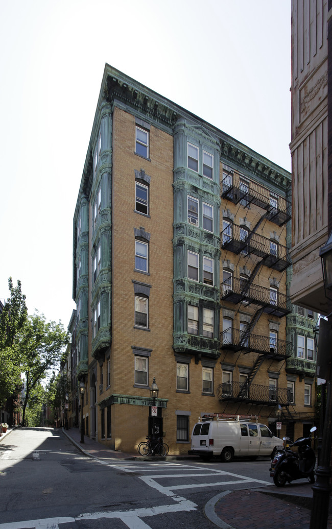 108 Myrtle St in Boston, MA - Foto de edificio - Building Photo