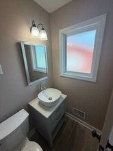 5209 Eugene Way in Louisville, KY - Foto de edificio - Building Photo