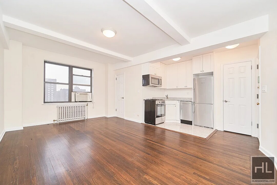 AMSTERDAM AVENUE in New York, NY - Building Photo