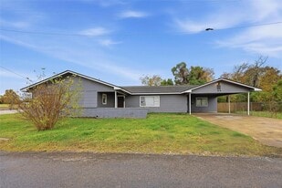 1621 Richmond Ave in Port Arthur, TX - Building Photo