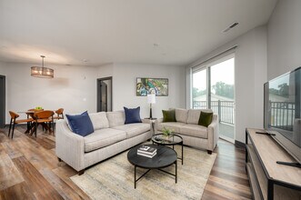 Overture at Proscenium Apartments in Carmel, IN - Foto de edificio - Interior Photo