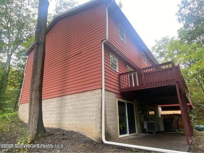 1273 Chateau Dr in East Stroudsburg, PA - Building Photo - Building Photo