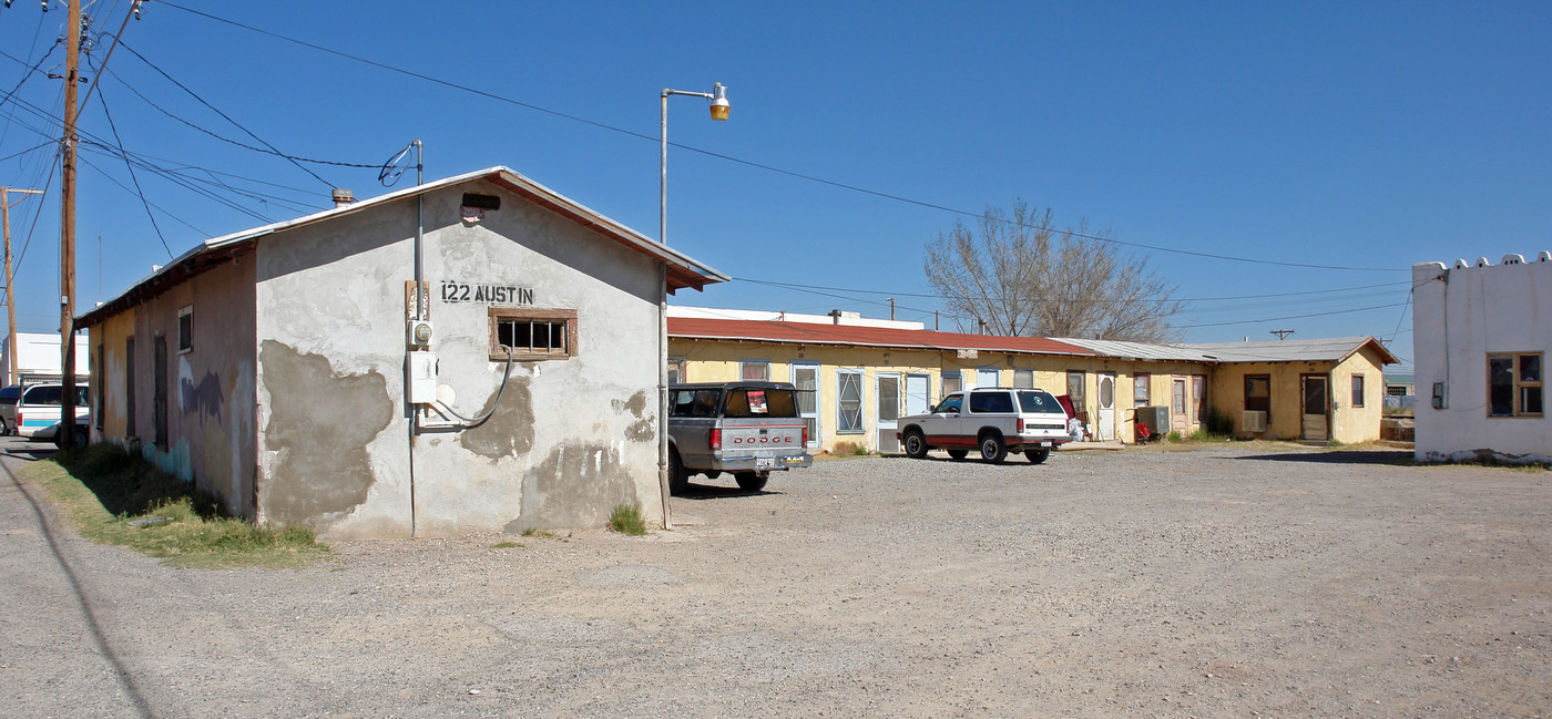 122 Austin Ave in Clint, TX - Building Photo