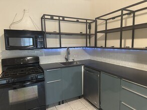 3241 N Lawndale Ave, Unit 1st Floor in Chicago, IL - Building Photo - Building Photo