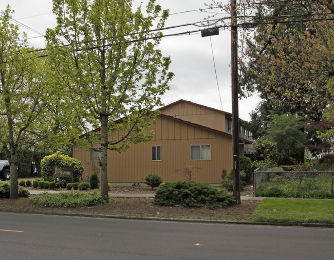 Lori Manor in Hillsboro, OR - Building Photo - Building Photo