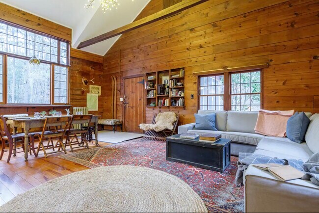 282 Tinker St in Woodstock, NY - Building Photo - Building Photo