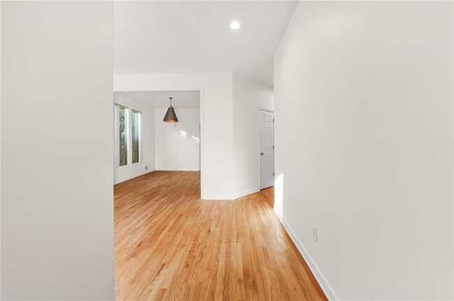 1086 Pine Grove Ave NE in Atlanta, GA - Building Photo - Building Photo