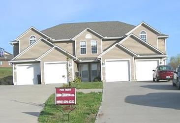 1208 Pebblecreek Dr in Warrensburg, MO - Building Photo