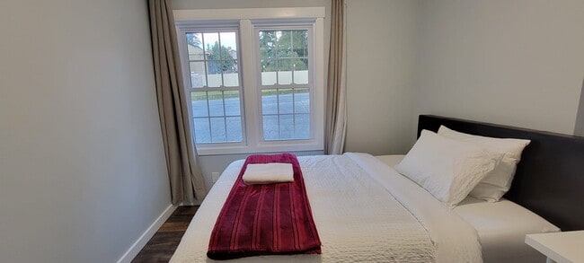 19925 Wallingford Ave N in Shoreline, WA - Foto de edificio - Building Photo