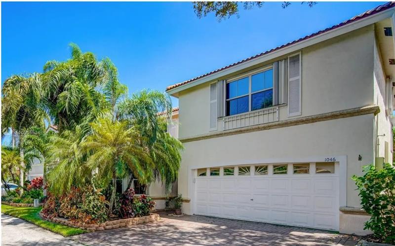 1046 Satinleaf St in Hollywood, FL - Building Photo