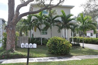 1216 NW 6th Ct, Unit 4 in Fort Lauderdale, FL - Building Photo - Building Photo