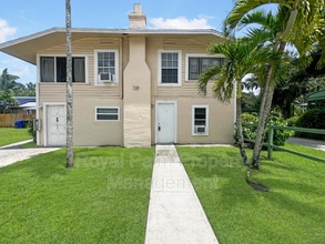 1615 Evans Ave in Ft. Myers, FL - Building Photo - Building Photo