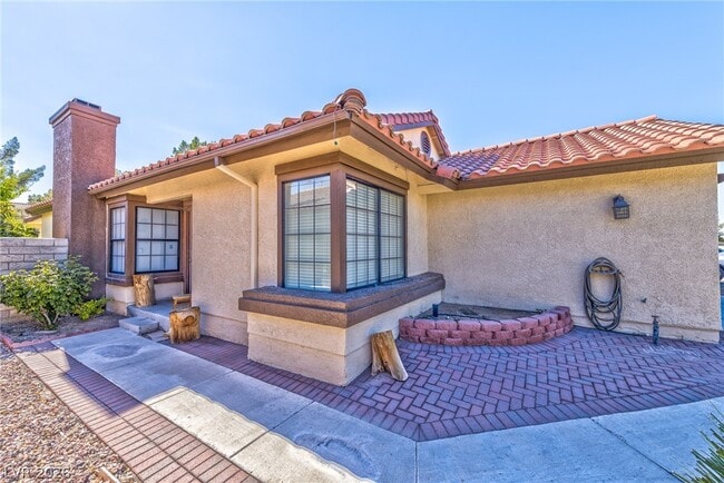 640 Whispering Palms Dr in Las Vegas, NV - Foto de edificio - Building Photo