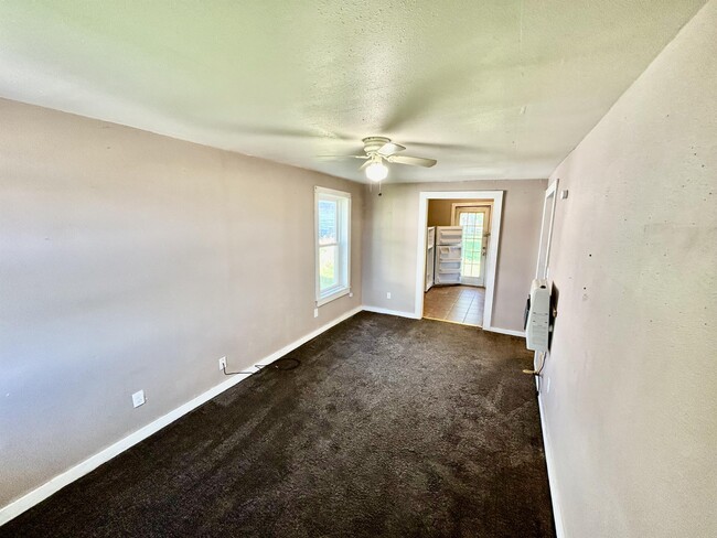 204 E 2nd St in Ada, OK - Building Photo - Building Photo