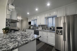 24351 Shadeland Dr in Santa Clarita, CA - Building Photo - Building Photo