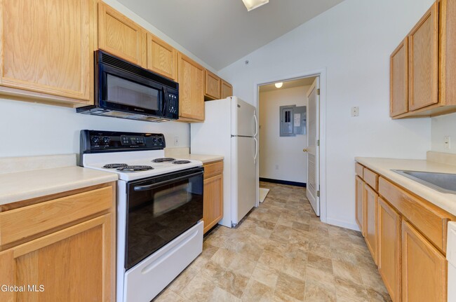 304 Heritage Way in Wilton, NY - Building Photo - Building Photo