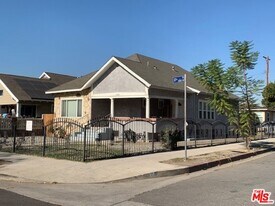 1305 W 37th Pl in Los Angeles, CA - Building Photo