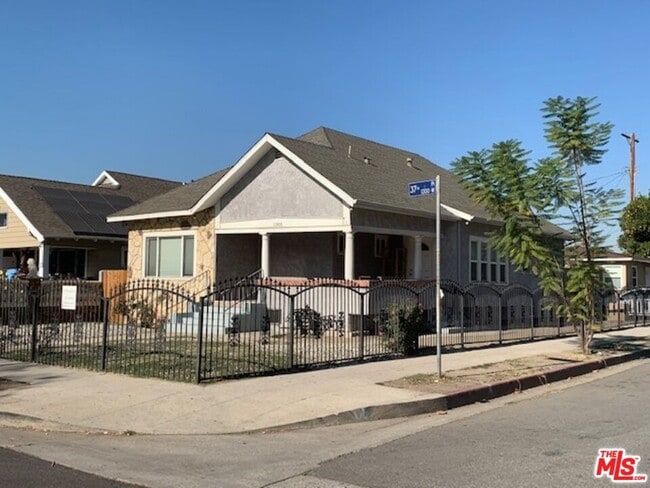 property at 1305 W 37th Pl