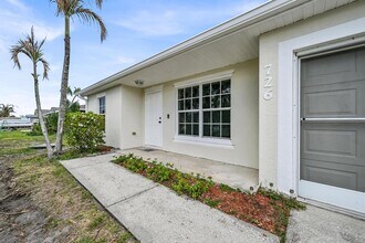 726 SW Bond Rd in Port St. Lucie, FL - Building Photo - Building Photo