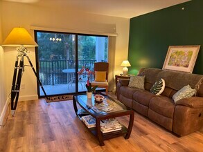 2105 Lavers Cir in Delray Beach, FL - Foto de edificio - Building Photo