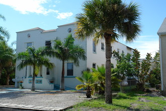 417 Menendez St in Venice, FL - Foto de edificio - Building Photo