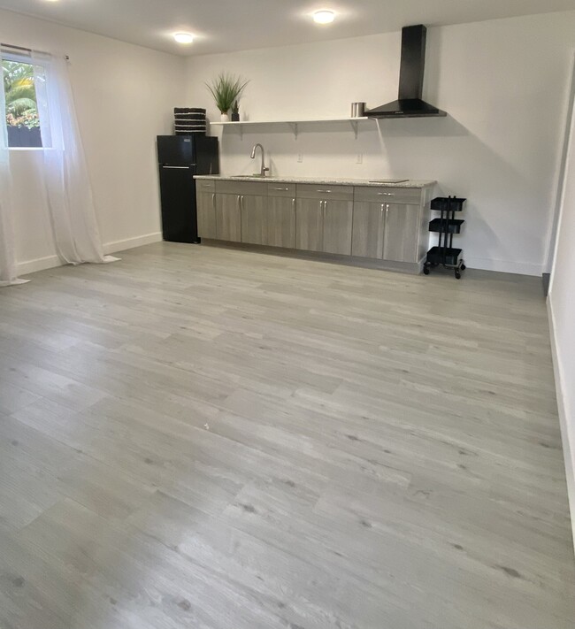 3711 Veteran Ave, Unit Palms Studio - Duplex in Los Angeles, CA - Foto de edificio - Building Photo